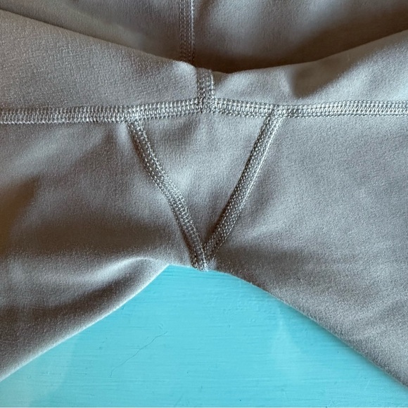 Yogaliscious Green Bike Shorts High-Waisted Stretch Women’s M Athletic - Picture 8 of 11